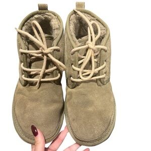 UGG Men’s Nuemel Chukka Boot Olive Green and Tan Sherling Lining Size 8 M / 9 W